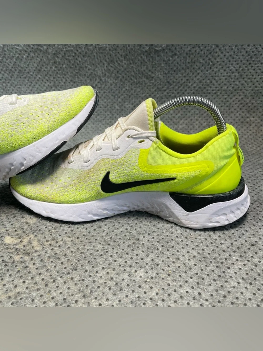 Nike Odyssey React Volt White Running Shoes Size 8 Women’s